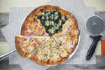 diretamente-acima-da-foto-da-pizza-na-mesa
